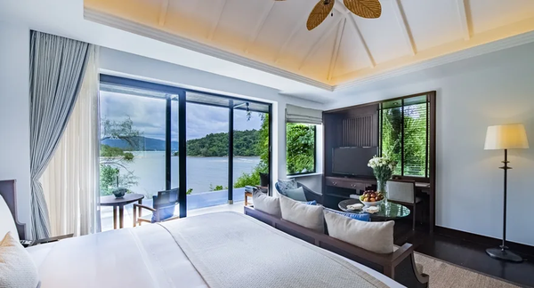 Grand Sea View Pool Suite